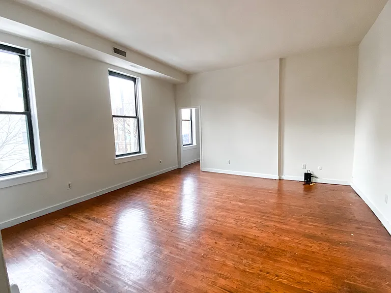 1136 Pine St #203 — Photo 4