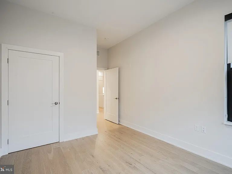 701 Swann Ave #503 — Photo 22
