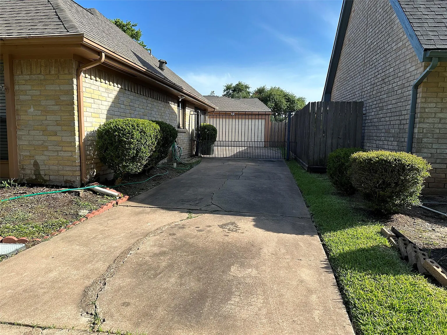 4 bed, 2.0 bath, 2237 sqft, $2,350 — Photo 2