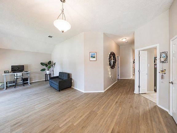 4th image of 2075 Sunset Ln