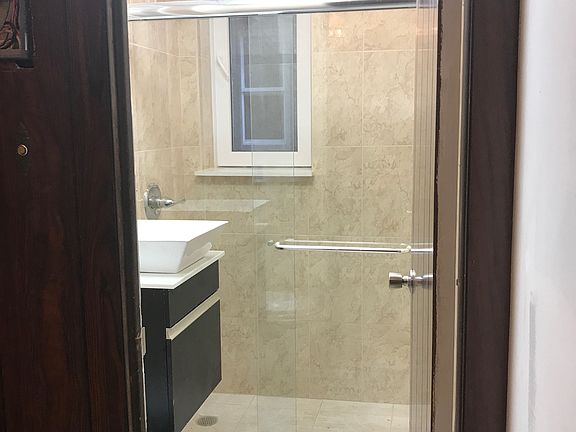 5th image of 61-11 Woodbine St #2R