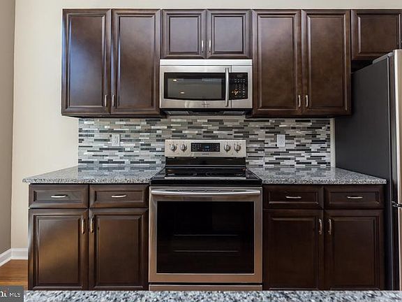 5th image of 2418-20 Frankford Ave #1