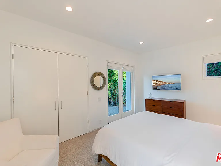 23754 Malibu Rd — Photo 25