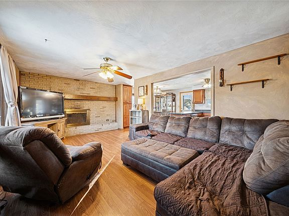 5th image of 224 David Dr