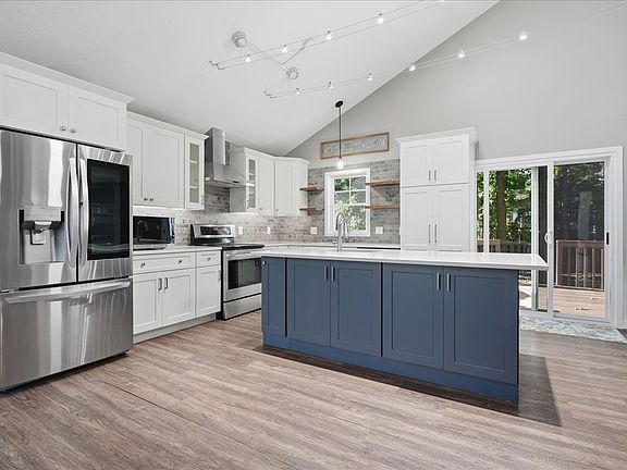 2nd image of 2623 Persimmon Pl