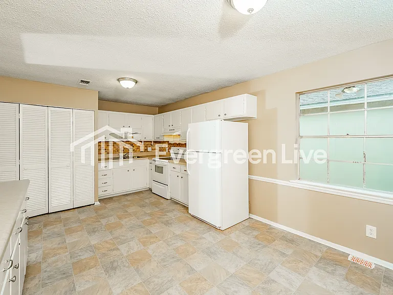 5021 Oak Leaf Cir — Photo 5