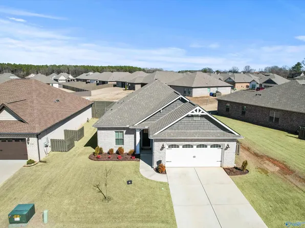 21861 Natures Cove Dr, Athens, AL 35613