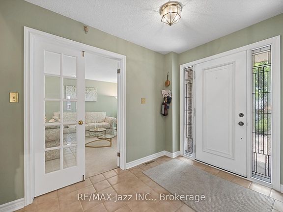 3rd image of 38 Trinity Cres