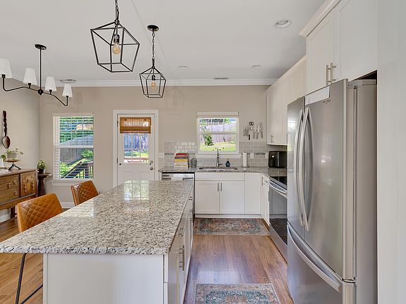 5th image of 753 Emory Dr