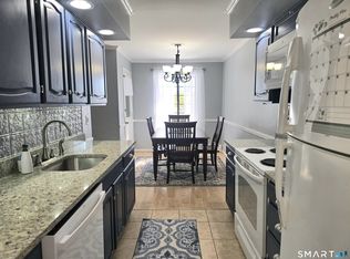 22 Essex Ct #22, Brookfield, CT 06804