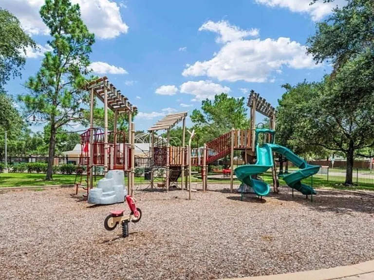 7603 Kenmark Ct — Photo 46