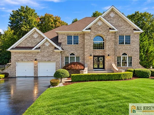 10 Treetops Dr, Monroe Township, NJ 08831
