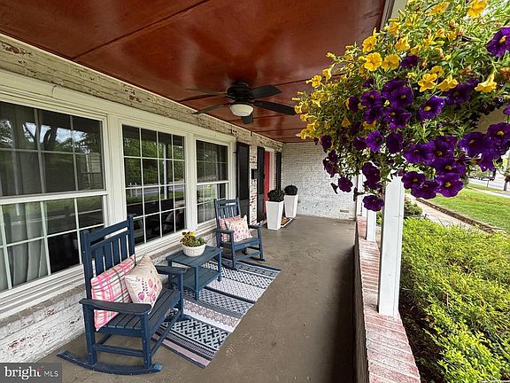 4th image of 425 Country Club Rd