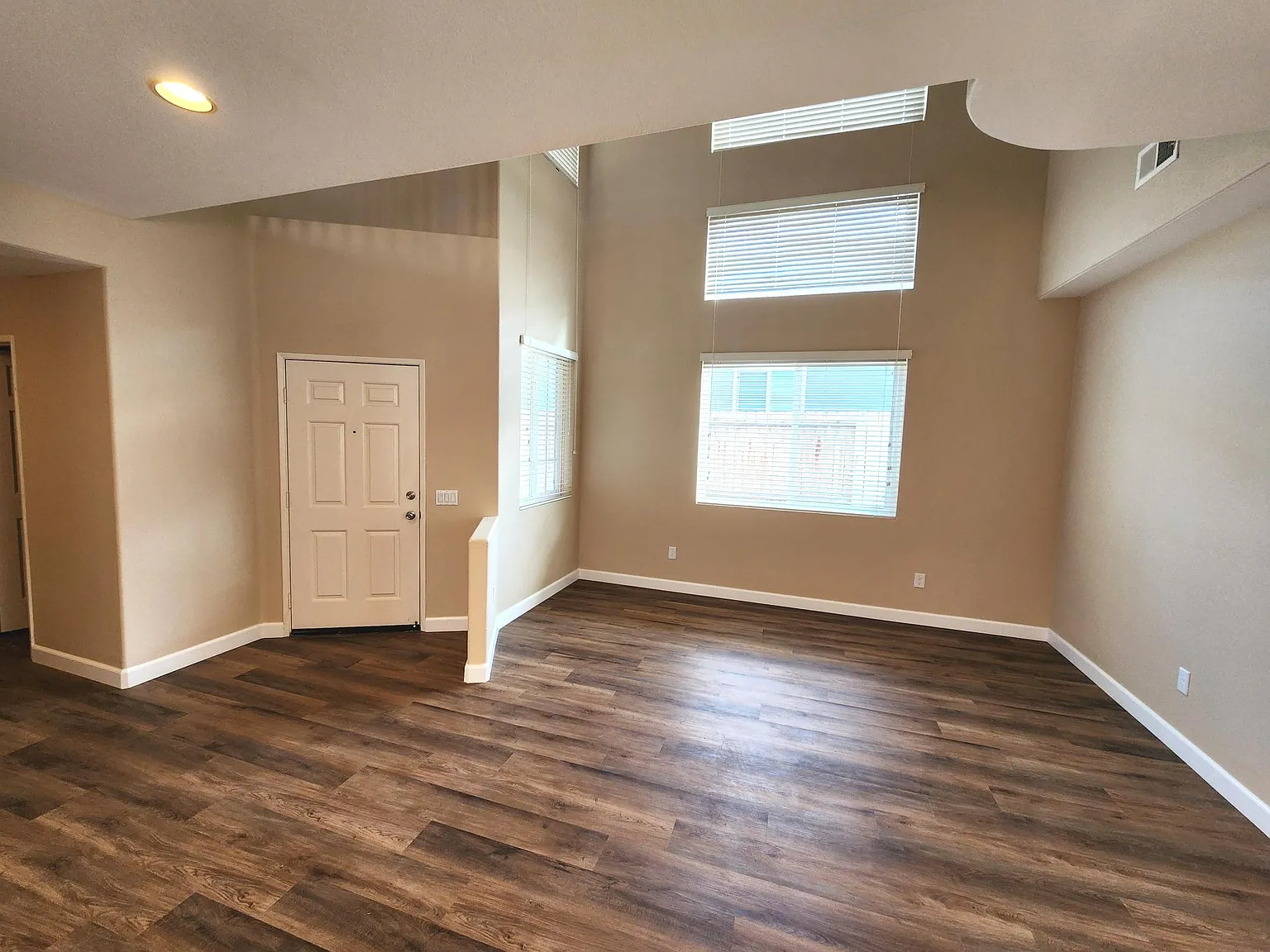 4 bed, 1802 sqft, $4,450 — Photo 4