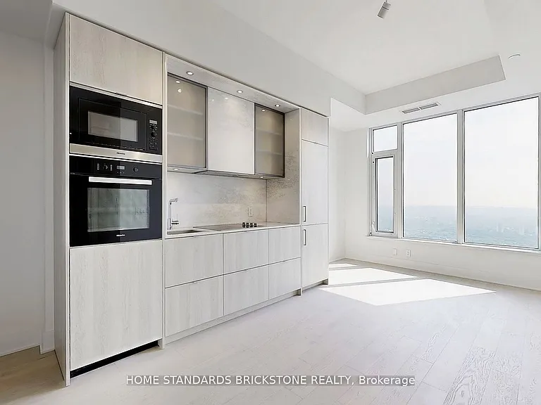 11 Yorkville Ave #6305 — Photo 17
