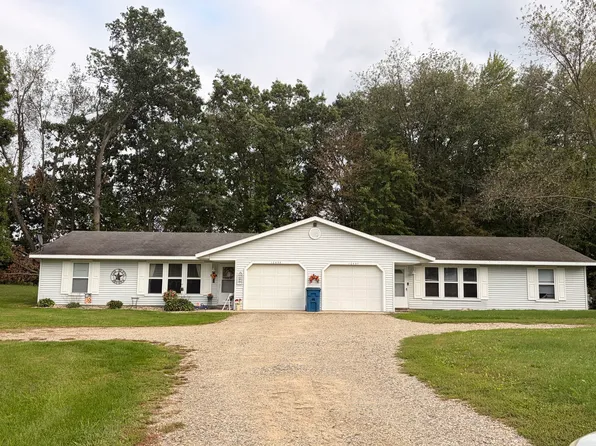 10437 Sunshine Dr, Delton, MI 49046