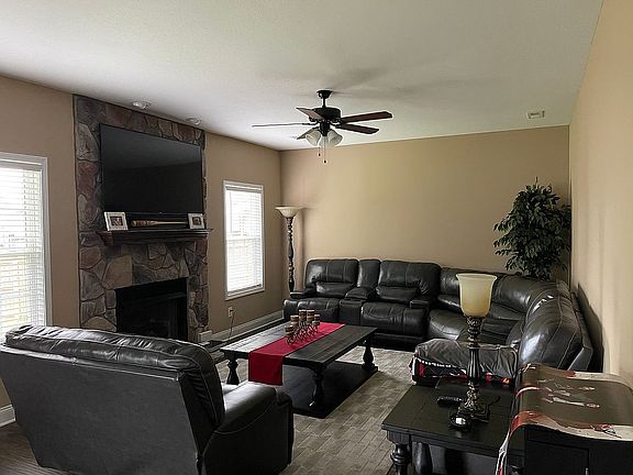 5th image of 202 Towes Ln