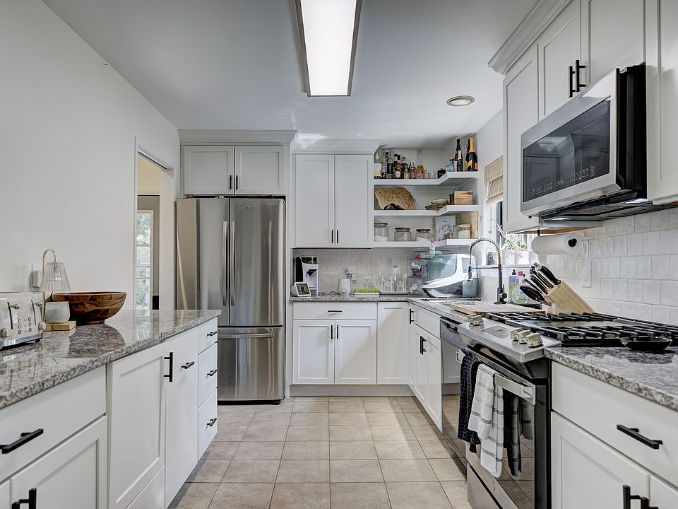 29584 Howard Ave, photo 11