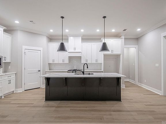 4th image of 9133 Wooddale Dr