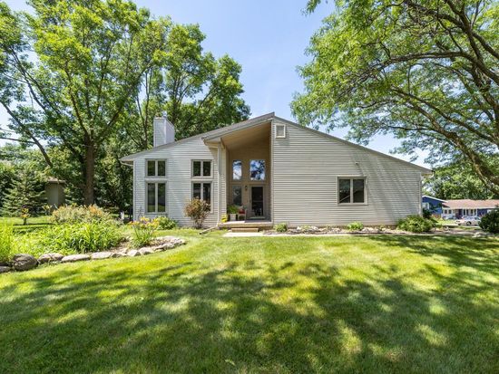 500 Fairway Ct N, Stewartville, MN 55976