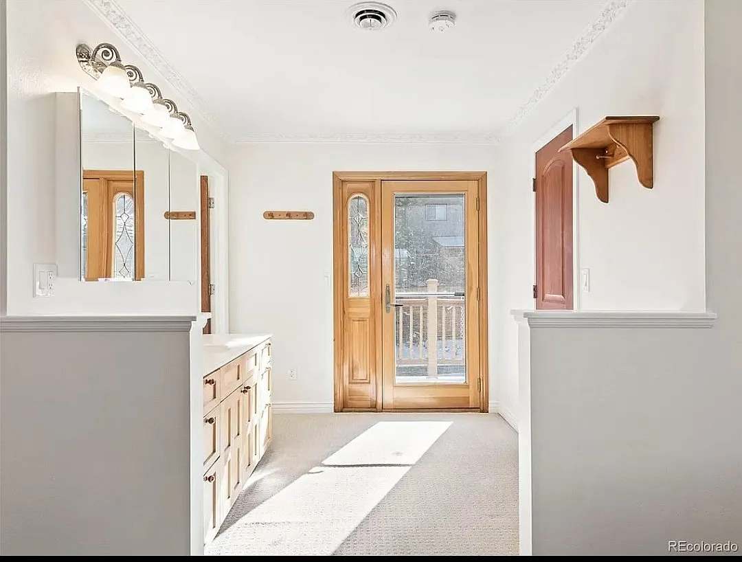 4 bed, 3.5 bath, 3100 sqft, $1,100 — Photo 3