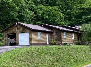 215 Wolfpen Branch Rd, Shelbiana, KY 41562
