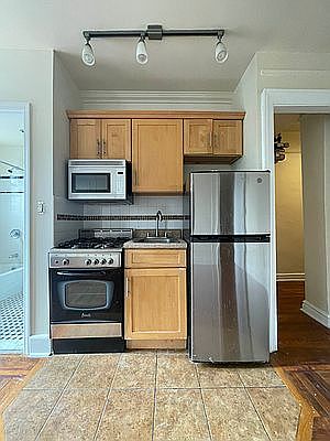 2nd image of 267 Edgecombe Ave APT 2L