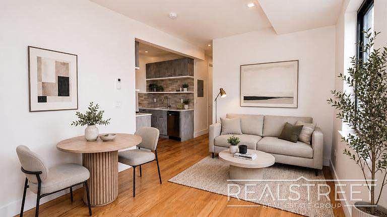 1st image of 1526 Park Pl #4A