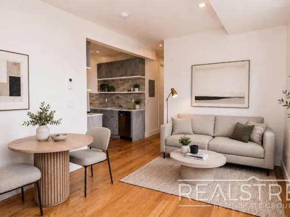 1526 Park Place image 1 of 5