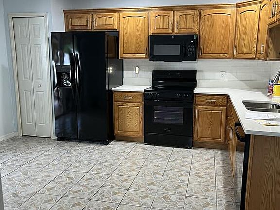 3rd image of 317 W 15th St
