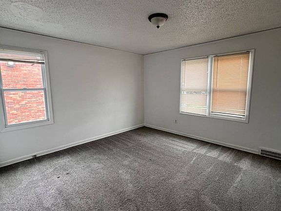 3rd image of 11467 Laing St