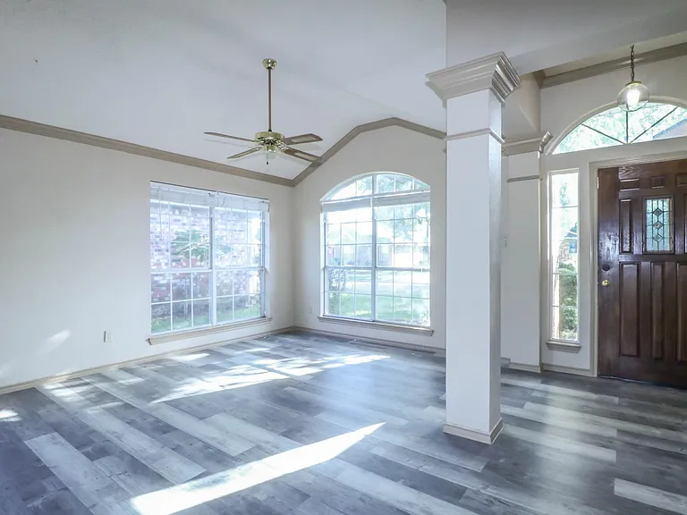 2108 Riverplace Dr — Photo 2
