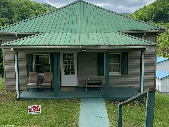 33 Church St, Matewan, WV 25678