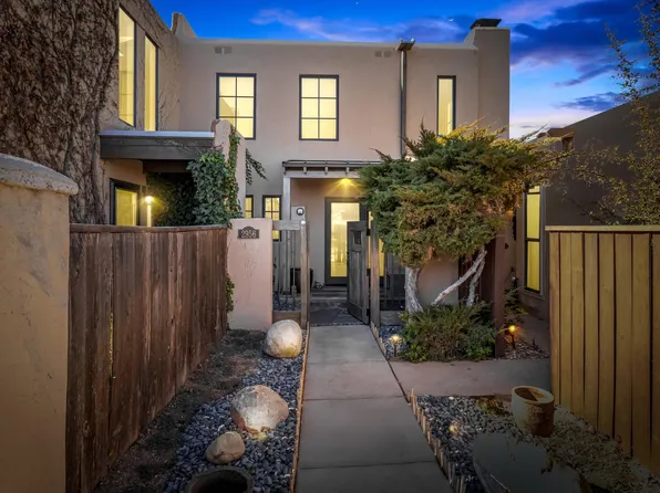 2956 Plaza Blanca, Santa Fe, NM 87507