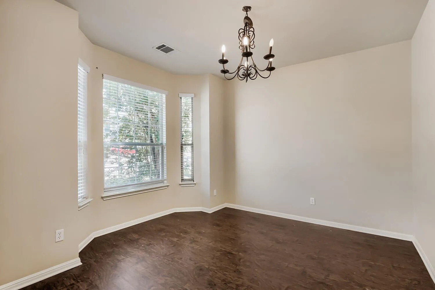 4 bed, 3.0 bath, 2960 sqft, $3,000 — Photo 4