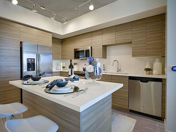 4th image of 502 W Grand Central Ave #3