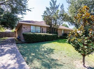 814 Summit Dr, Desoto, TX 75115
