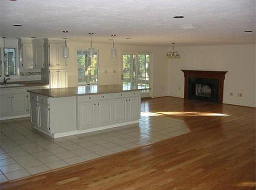 3rd image of 155 Lake Dr