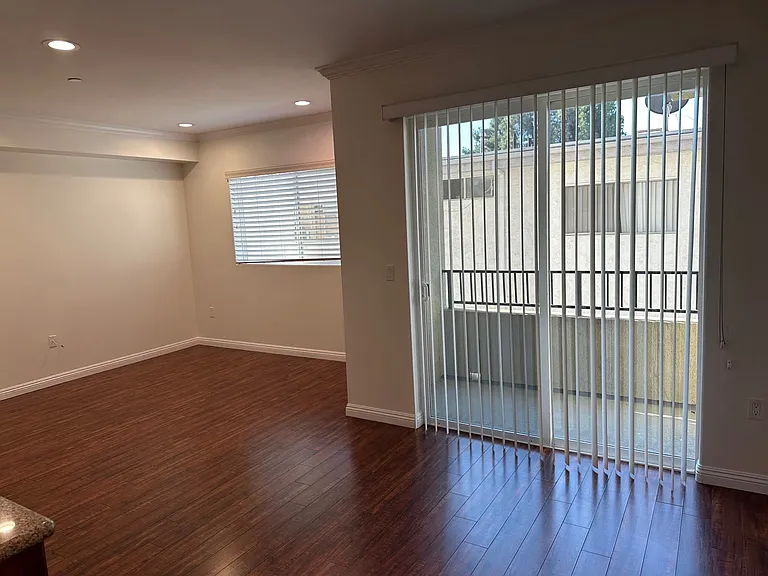 Vesper Avenue — Photo 12