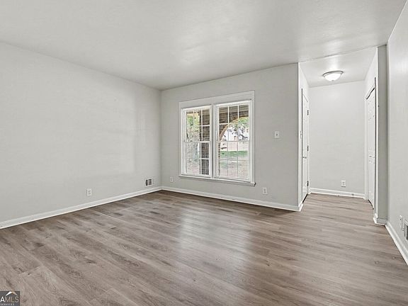 5th image of 5041 W Mountain St