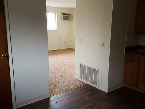 205 E Moler St #B — Photo 2