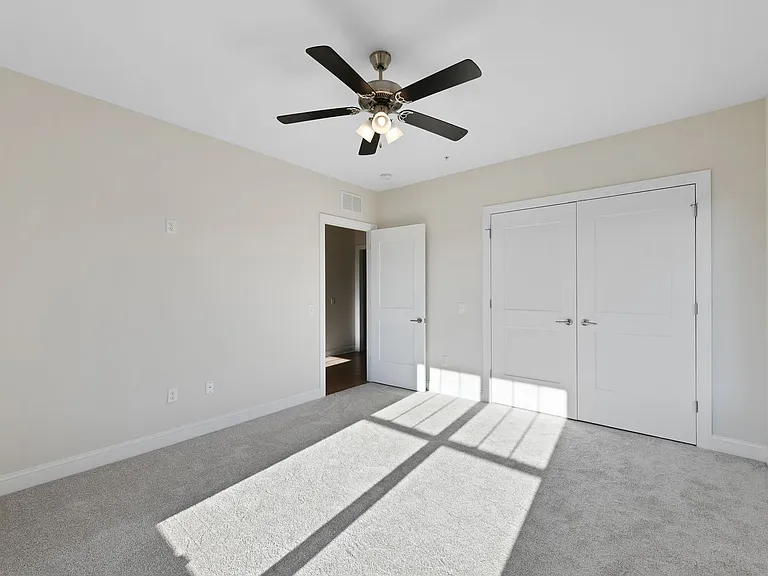5233 Highpointe Lakes Dr #401 — Photo 10