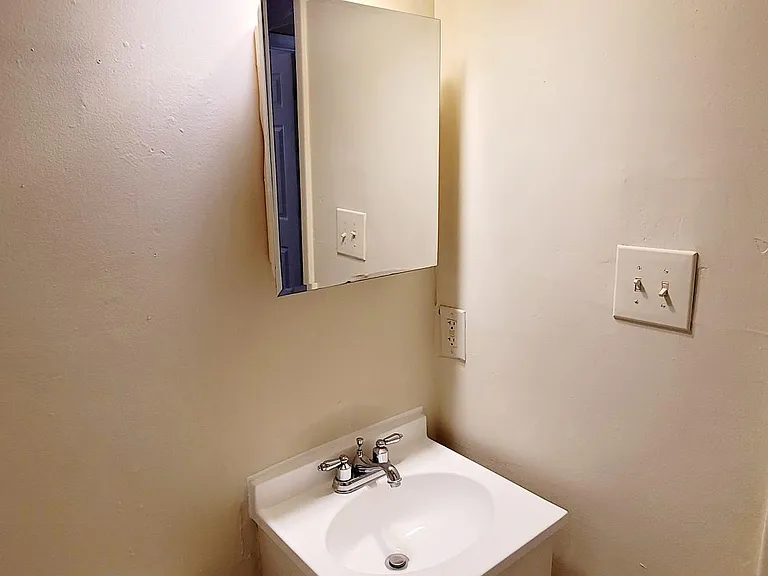 1822 Williamsburg Rd #9 — Photo 5