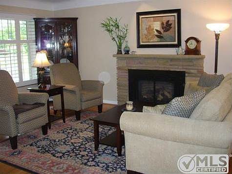 Living Room W Gas Fireplace