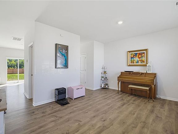 3rd image of 301 Tobacco Rd