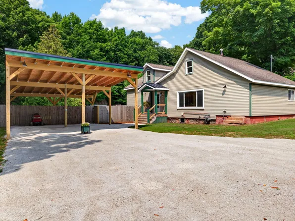 75 Elliott St, Shelby, MI 49455
