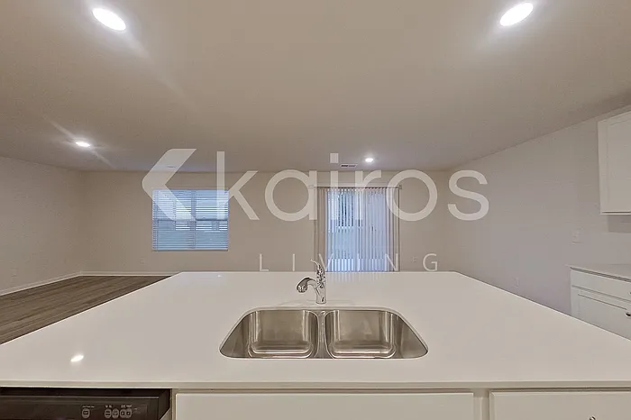 130 Inez Ave — Photo 9