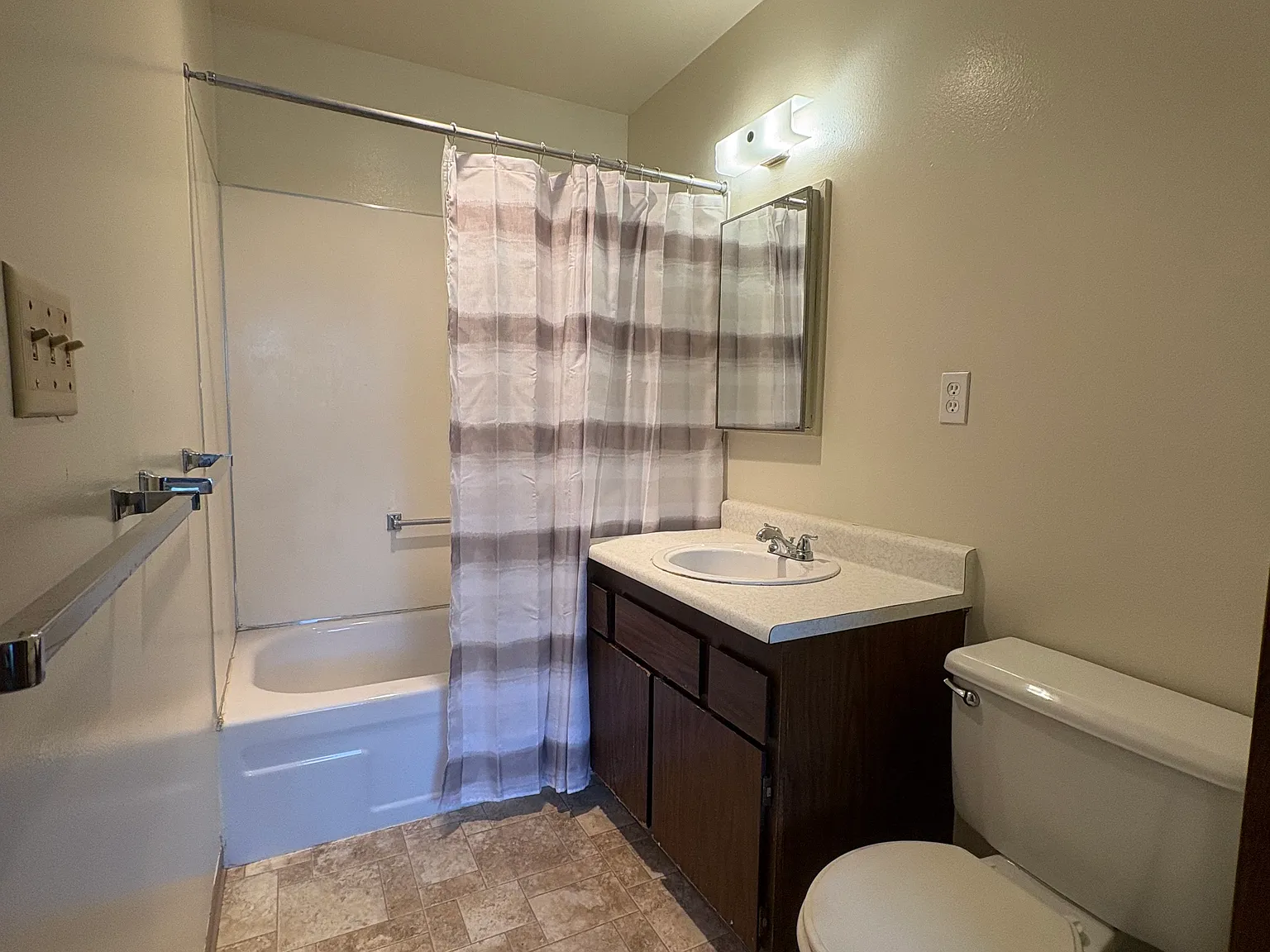1 bed, 600 sqft, $1,100 — Photo 4