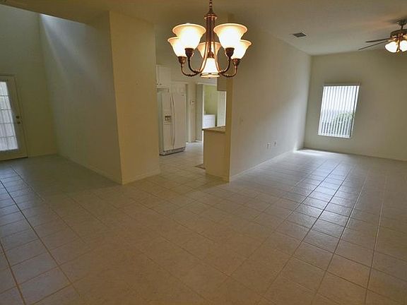 4th image of 4071 Tralee Dr