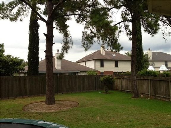 Huge back yard, big enough for a pool and play. Bring the kids.